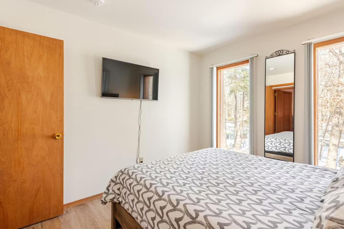 Cozy Cabin At Poconos With Hot Tub And Fire Pit Восток Страудсберг Экстерьер фото