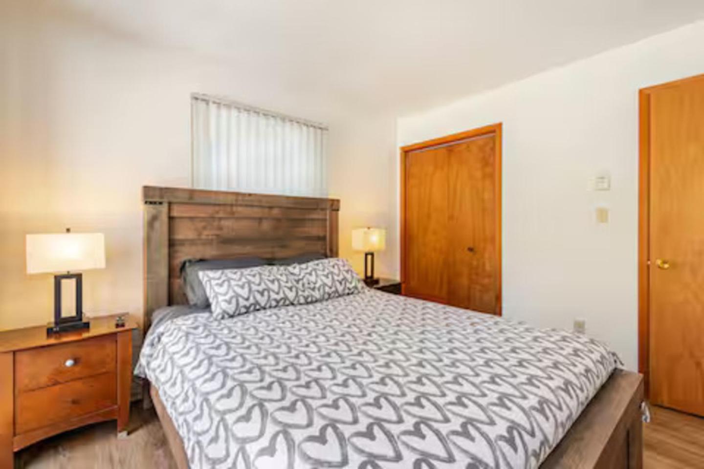 Cozy Cabin At Poconos With Hot Tub And Fire Pit Восток Страудсберг Экстерьер фото